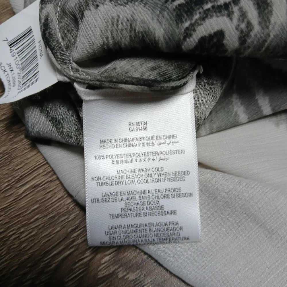 BCBGMaxAzria Women's Size Medium Gray and Black Patterned Blouse - Picture 3 of 6